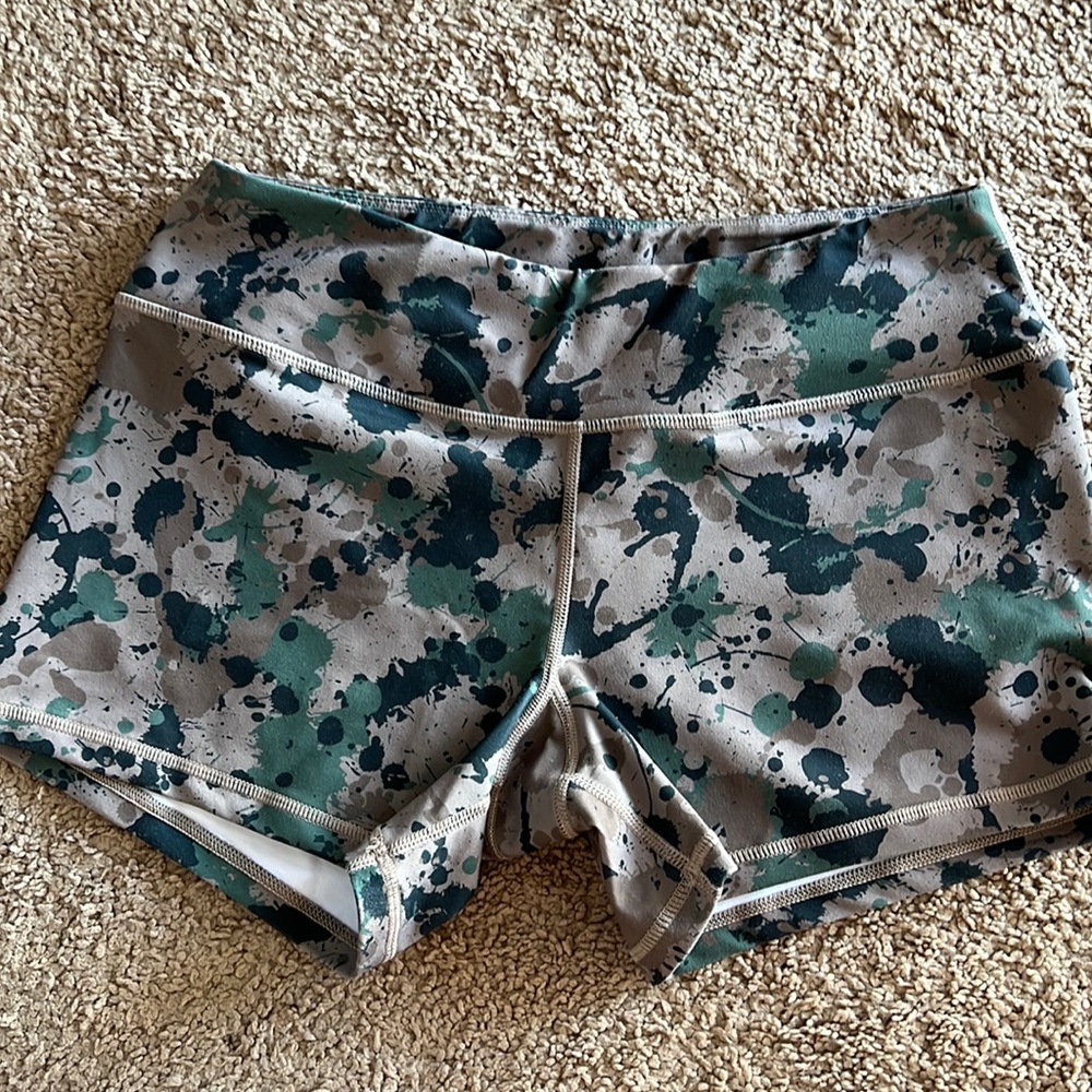 Born primitive shorts